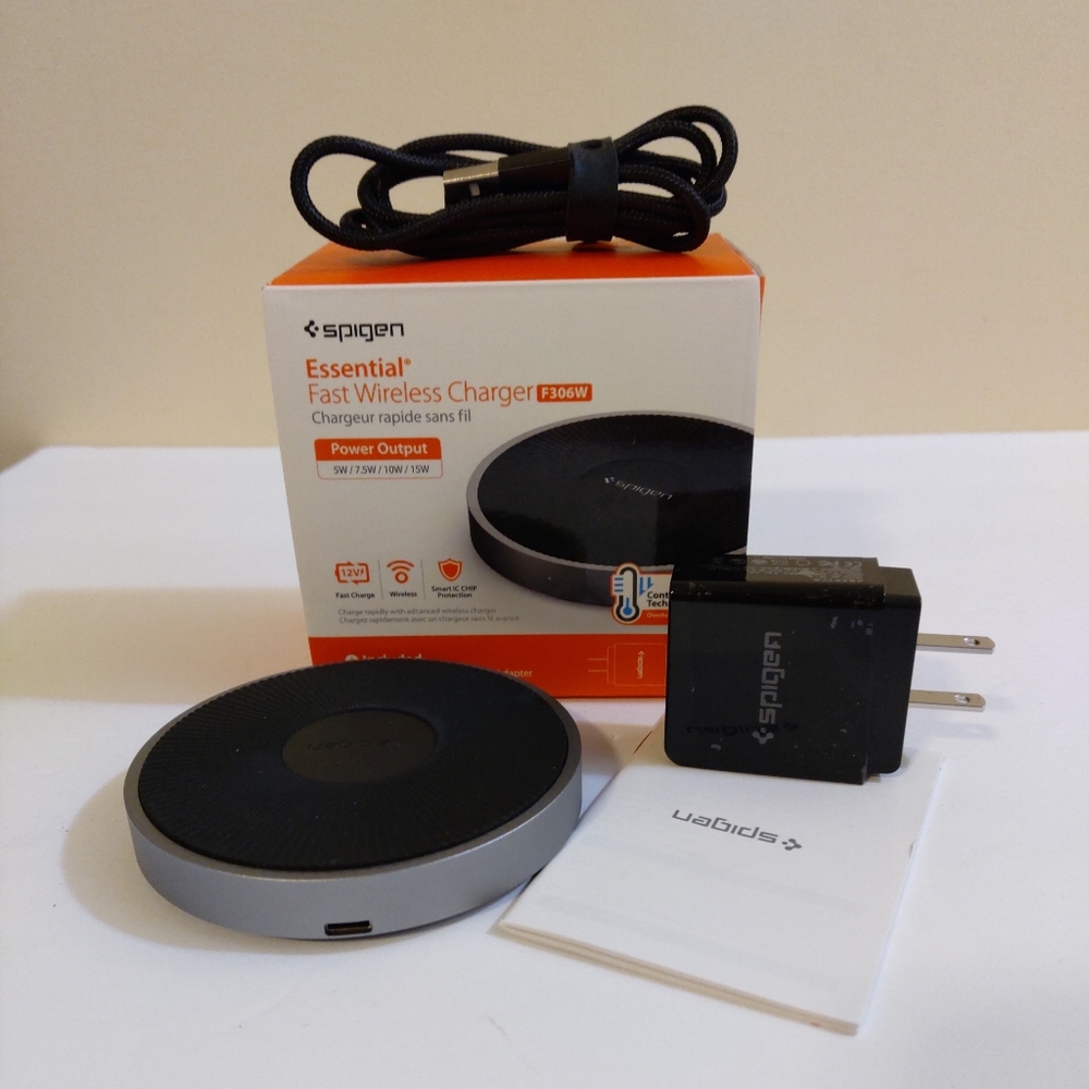 Spigen Essential Fast Wireless ChargerF306W